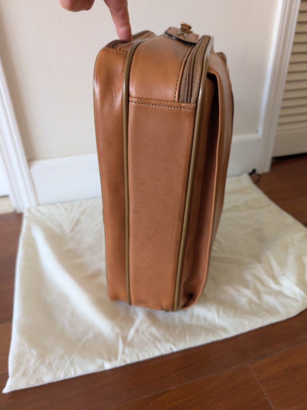 Hartmann Belting Leather Briefcase or Computer Case, Dual Compartment - Picture 5 of 16